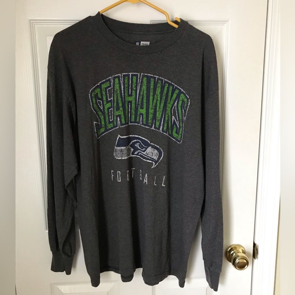 Mens NFL  Team  Seattle Seahawks long sleeve shirt in size xl and gray in color